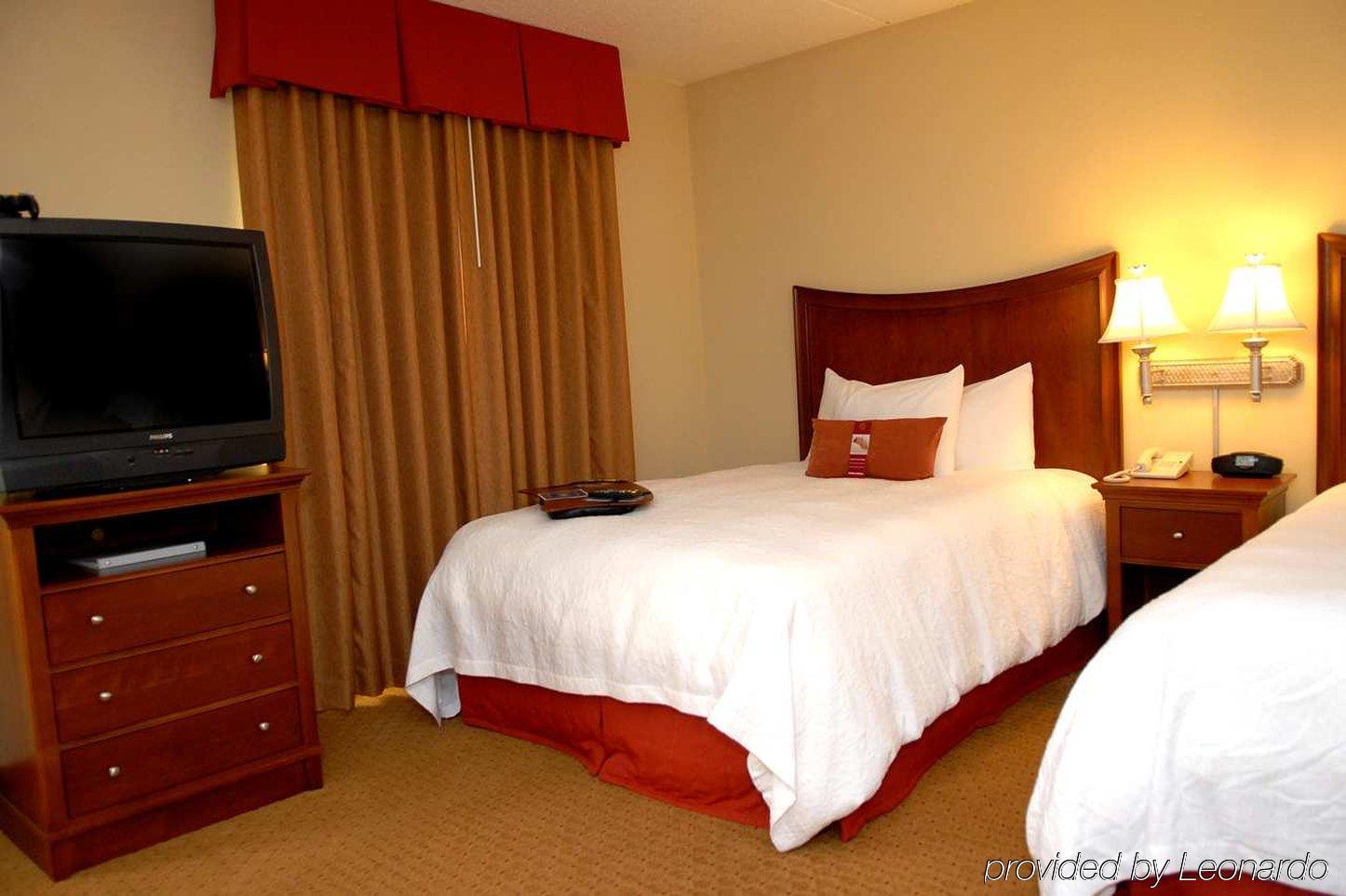 Hampton Inn & Suites Frederick/Fort Detrick Room photo