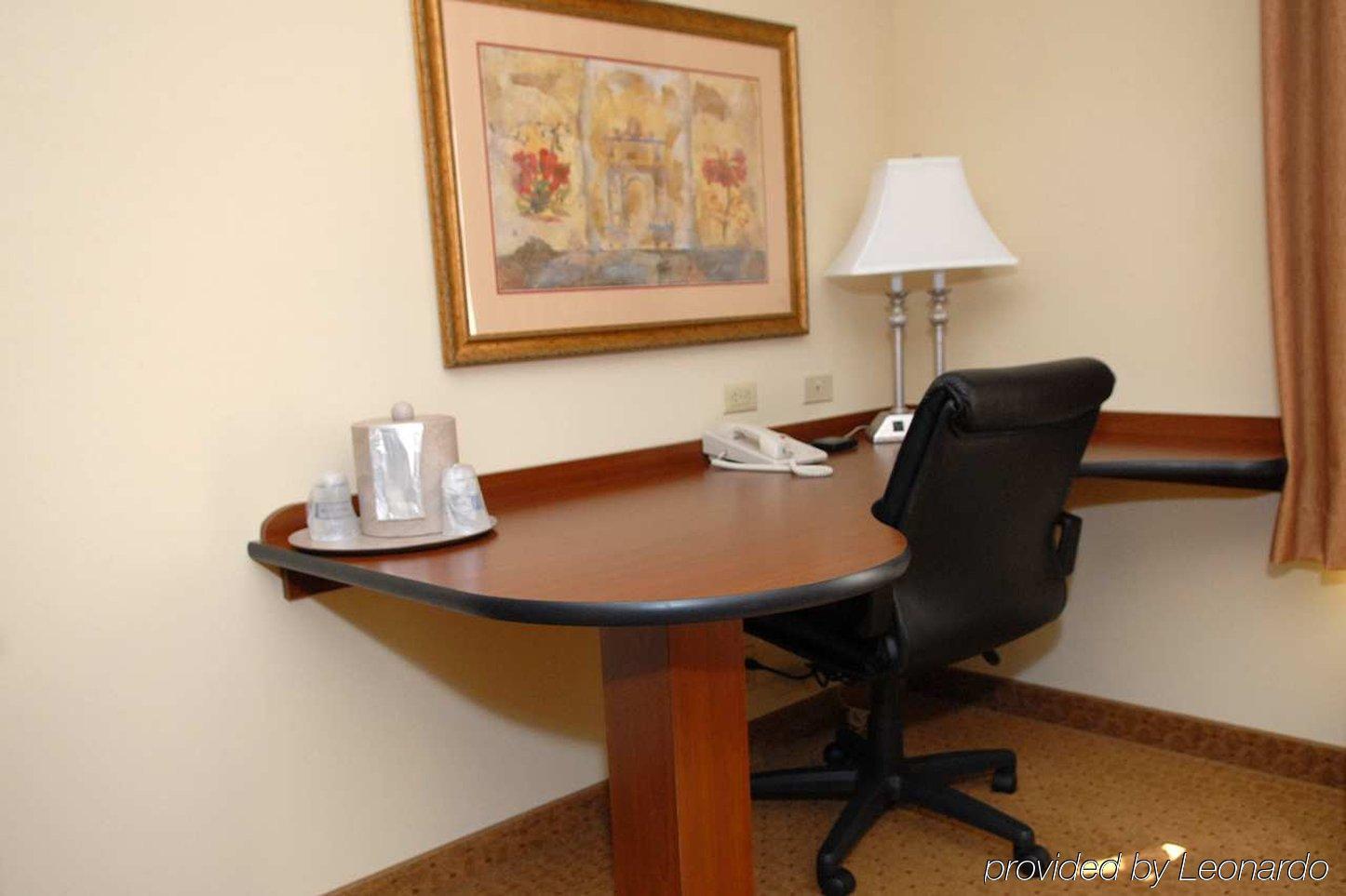 Hampton Inn & Suites Frederick/Fort Detrick Room photo